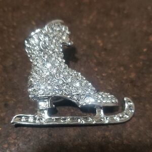 ABBOTT Magnetic Sparkling Silver Ice Skate Brooch with Geniune Crystals.